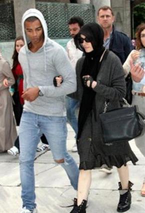 مادونا بالحجاب... في تركيا